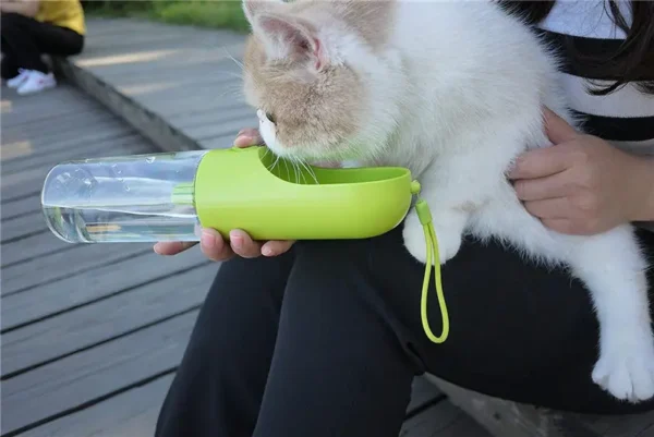 PETKIT - Botella de agua portátil para exteriores, perros y gatos, comedero de viaje - Imagen 26